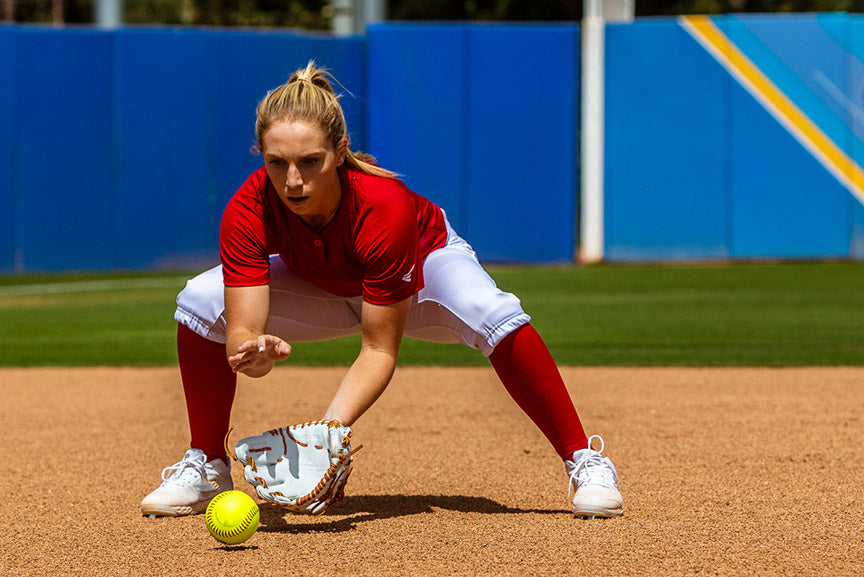 How To Select A Softball For Your Game.