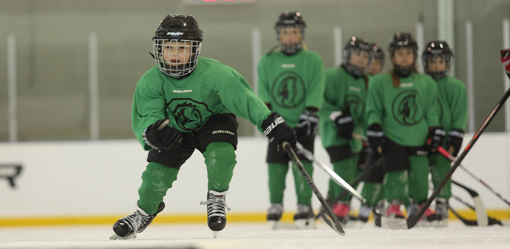 Pour les parents de hockey : Comment se préparer pour une journée à l’aréna